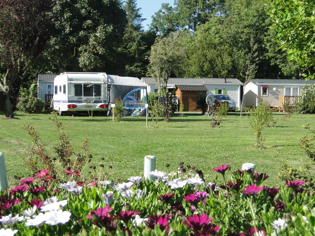 فندق مير-لي-بانفي  Flower Camping Le Rompval المظهر الخارجي الصورة